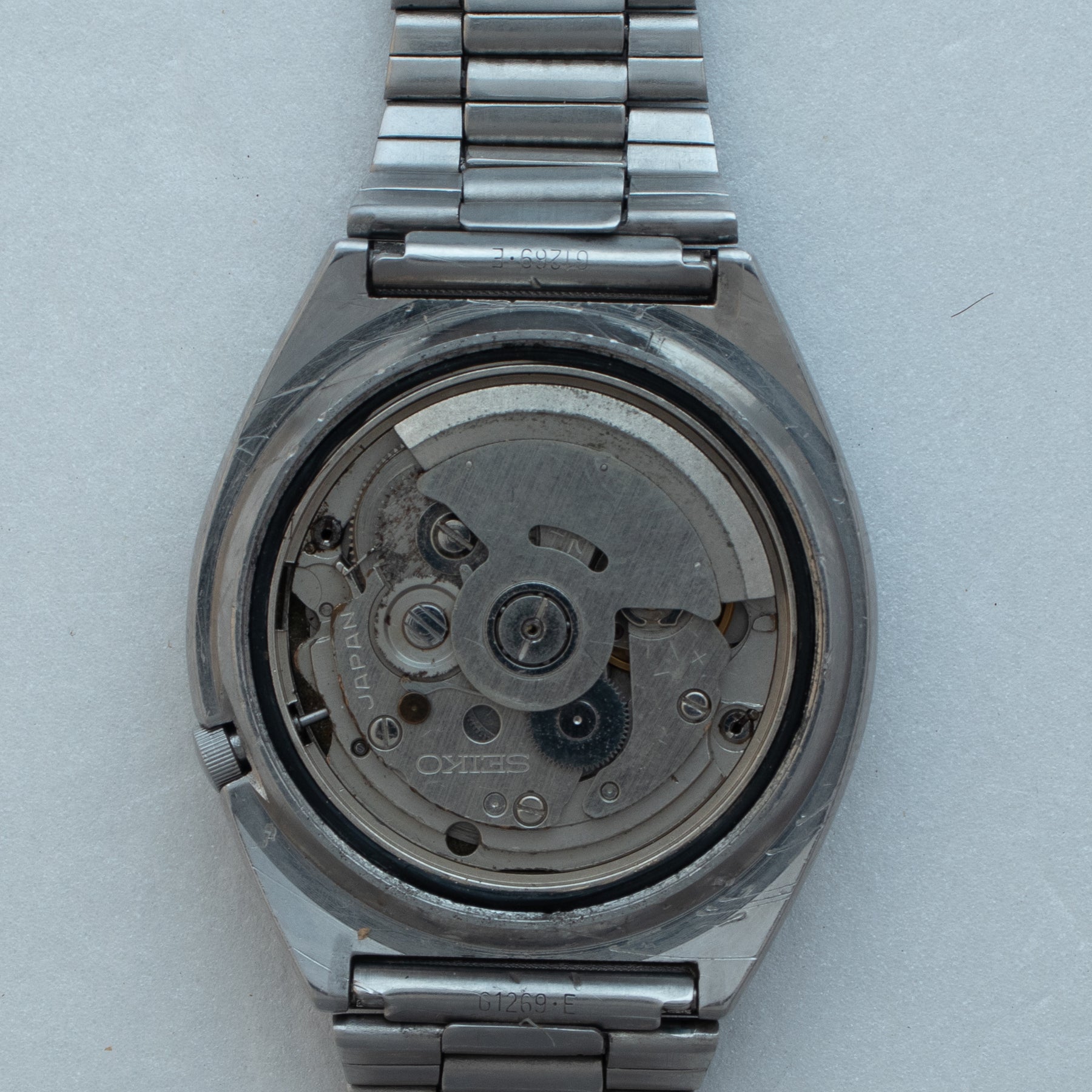 Automatic movement of Vintage Seiko 5 7009-8760 Automatic Silver Pinstripe Dial Watch
