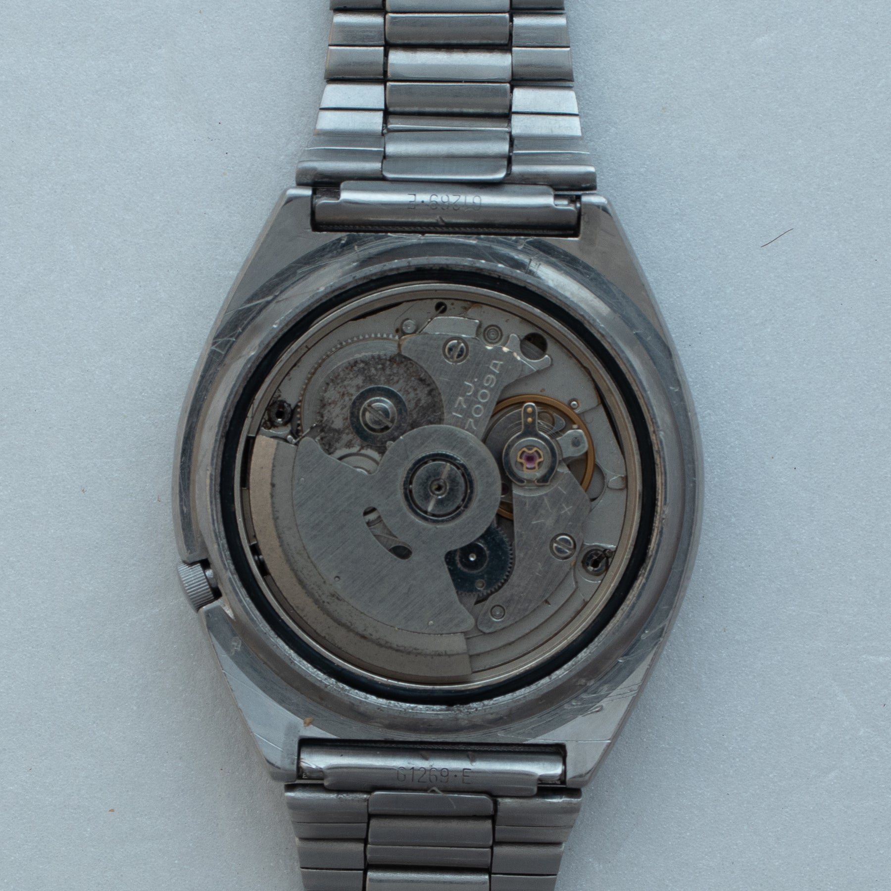 Automatic movement detail of Vintage Seiko 5 7009-8760 Automatic Silver Pinstripe Dial Watch