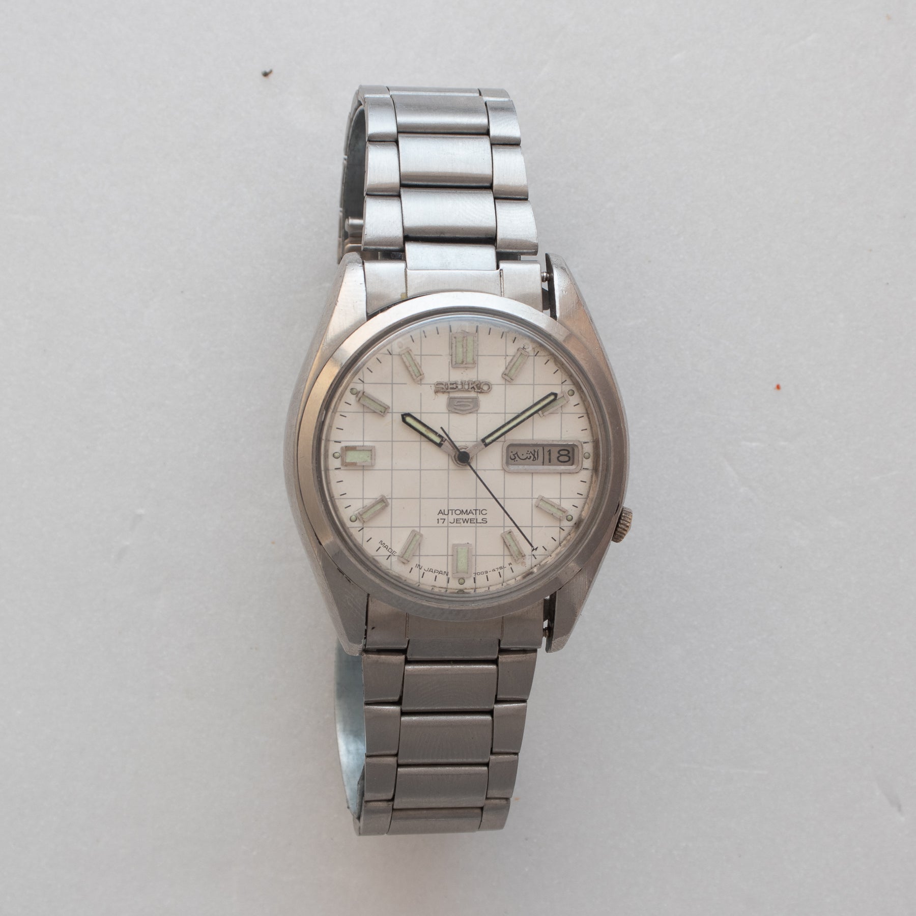 Front view of Vintage Seiko 5 7009-876J Automatic White Checkerboard Dial Watch