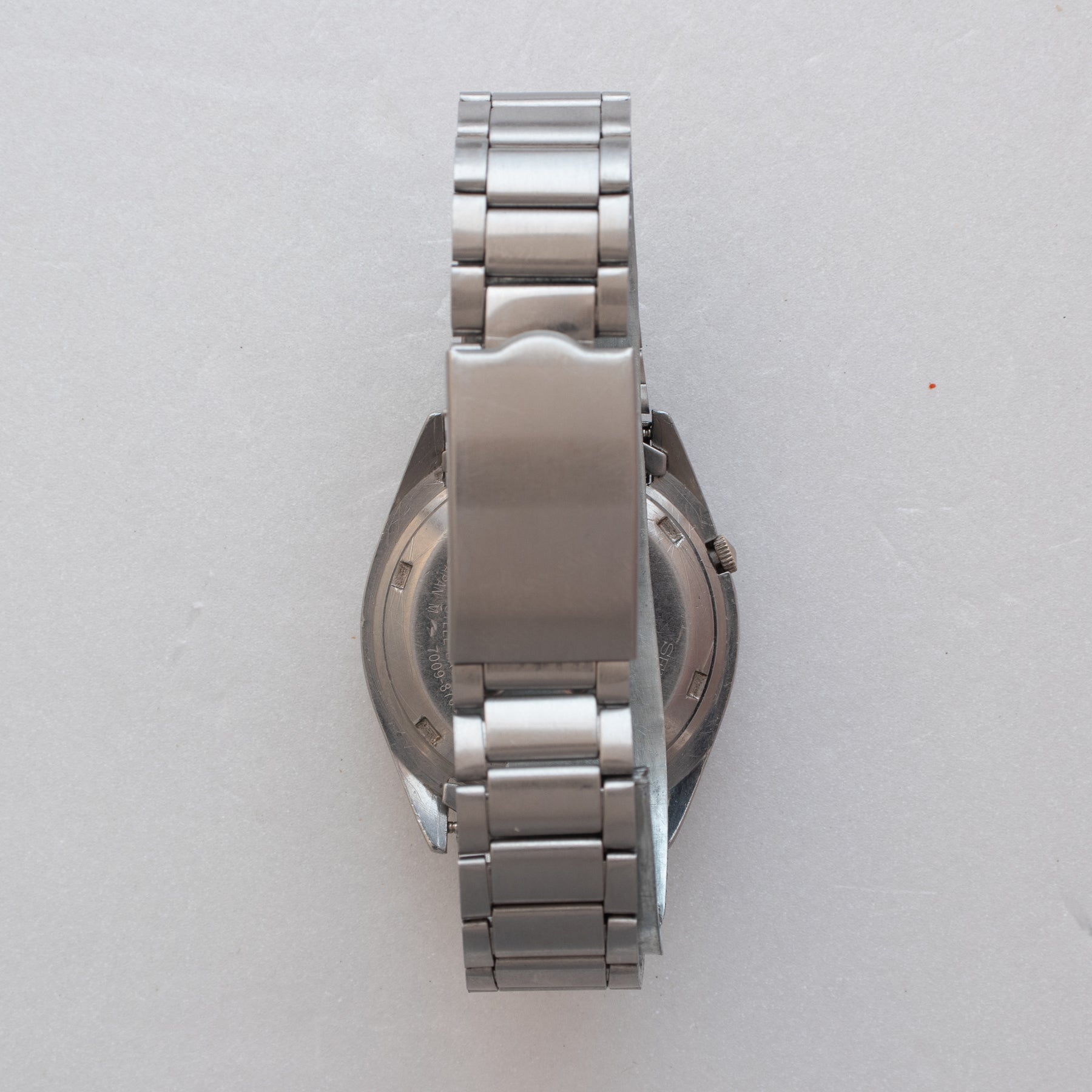 Clasp and rear view of Vintage Seiko 5 7009-876J Automatic White Checkerboard Dial Watch