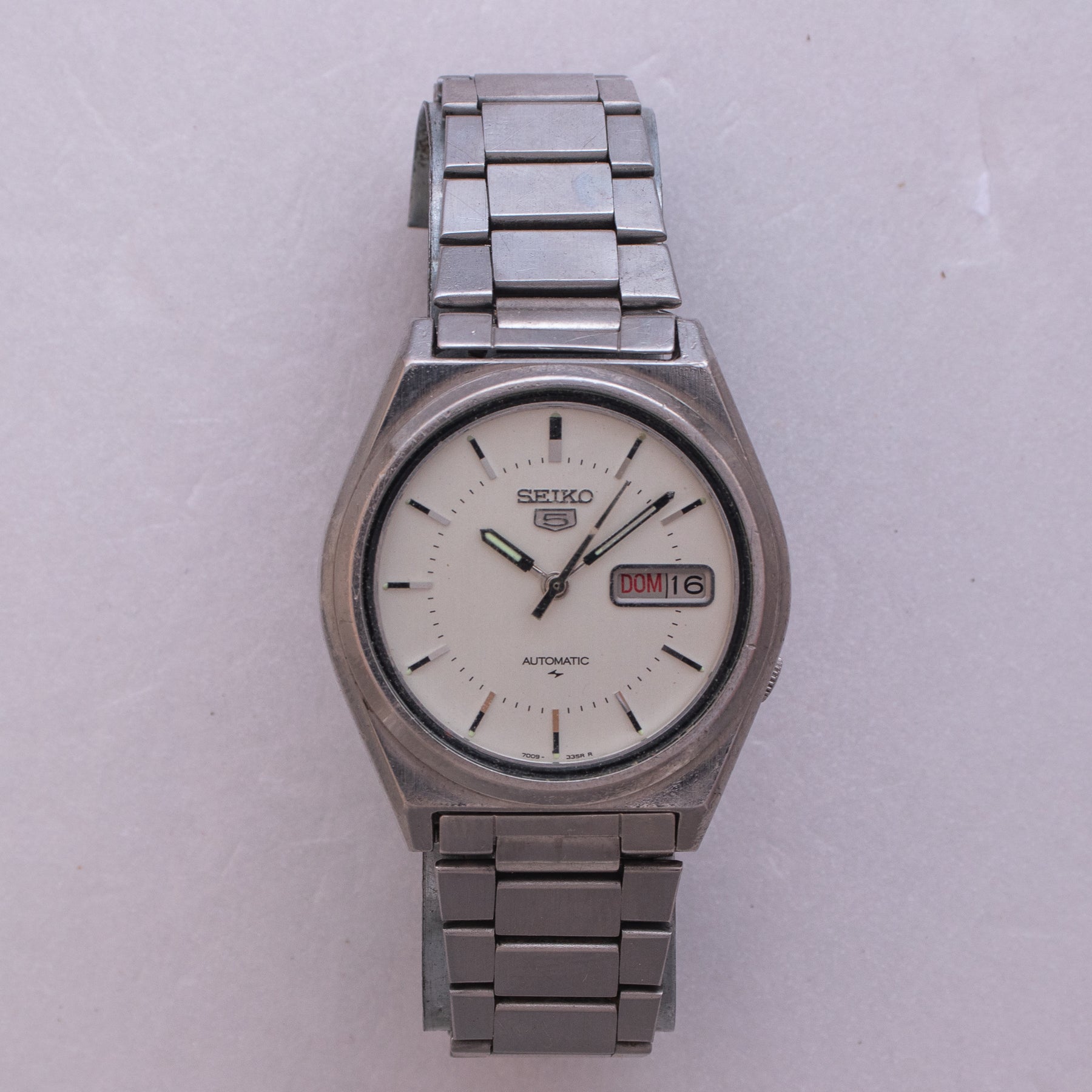 Front view of Vintage Seiko 5 7009-8760 Automatic White Dial Octagonal Case Watch