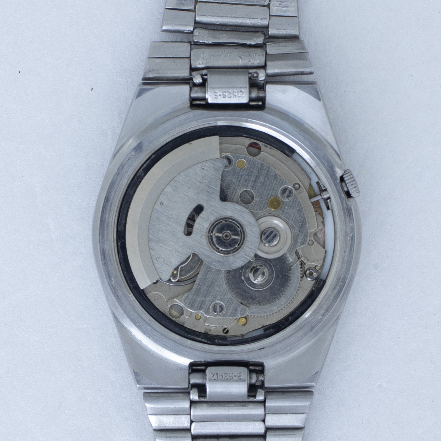 Automatic movement of Vintage Seiko 5 7009-816J Automatic White Dial Watch