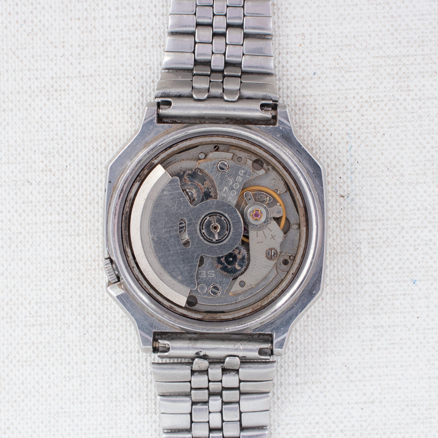 Vintage Seiko 5 Auto 7009-5330 Striped Silver Dial Gold Accents TV Case Watch