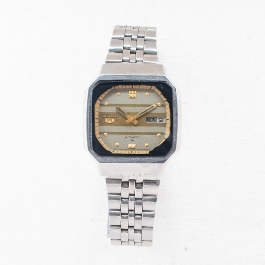 Vintage Seiko 5 Auto 7009-5330 Striped Silver Dial Gold Accents TV Case Watch