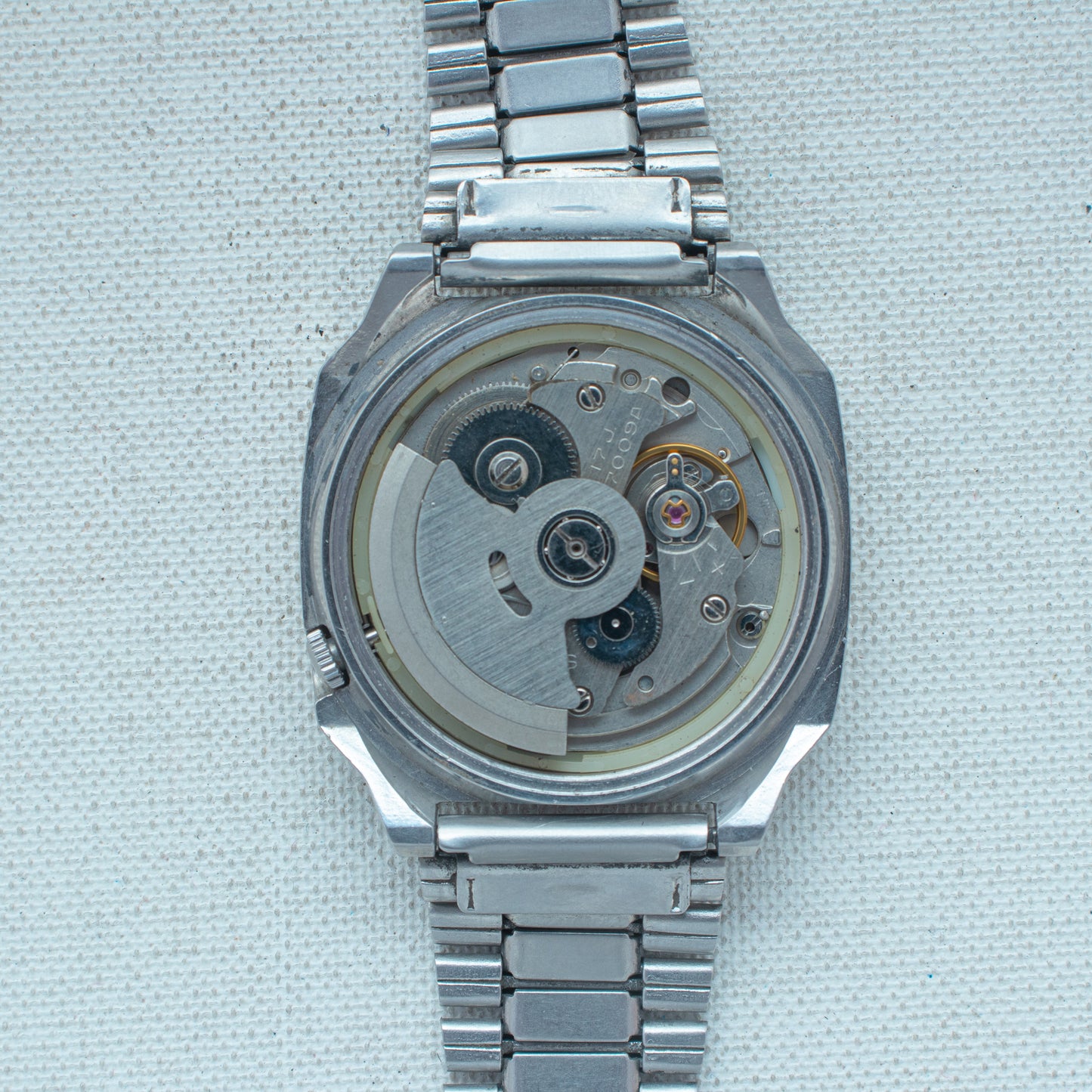 Vintage Seiko 5 Automatic 7009-592J Striped Silver Dial Gold Accents Men's Watch