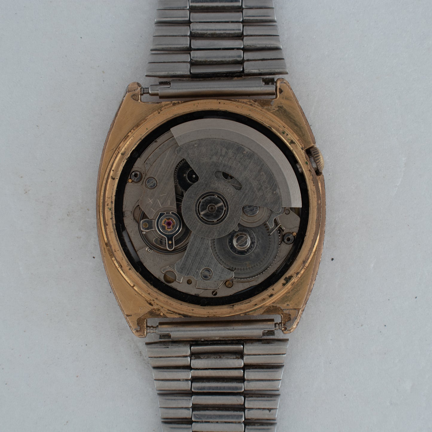 Vintage Seiko 5 Automatic Cushion Case 7009-2031 Gold Striped Dial Watch 1983