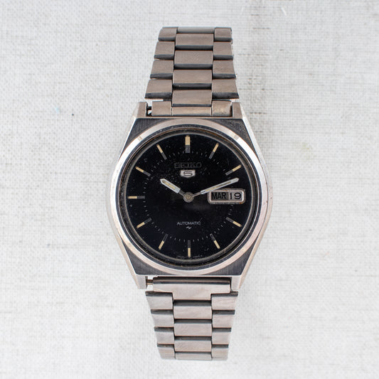 Vintage Seiko 5 Automatic Men's Watch | Black Dial 7009-8760 English/Spanish Day
