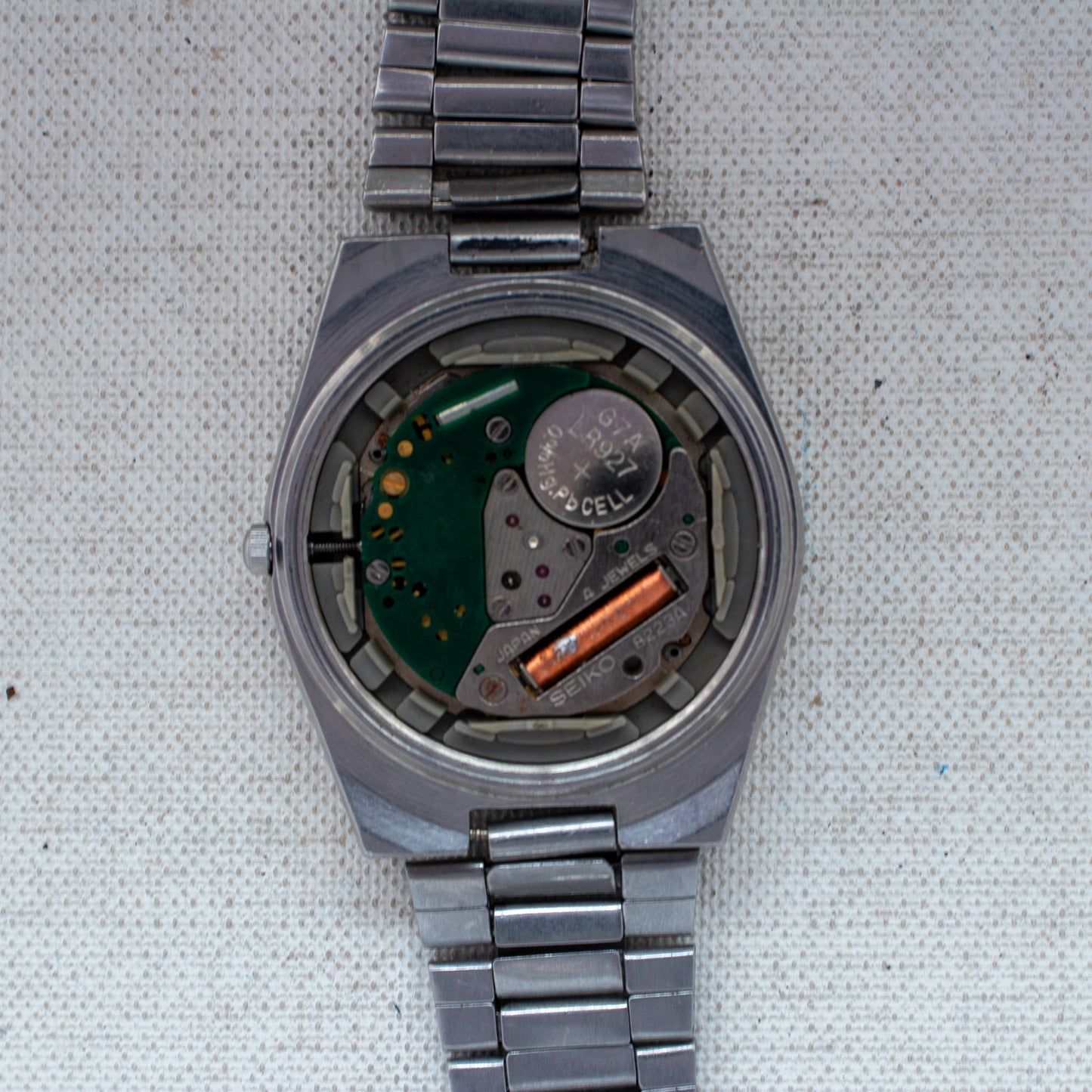 Vintage Seiko Quartz 8223-8050 Watch - Blue and Silver Dial, Day/Date Bilingual