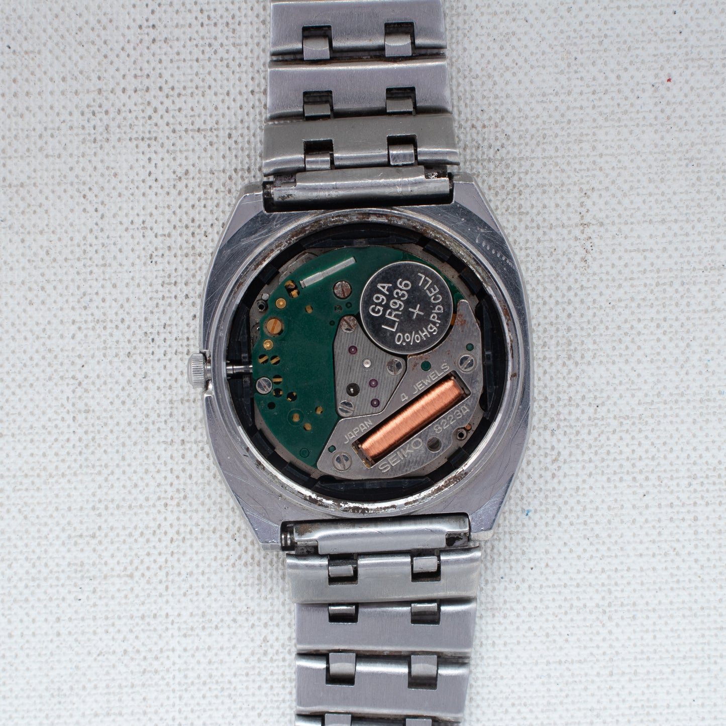 Vintage Seiko SQ Quartz Men's Watch 8223-5080 Silver Dial Arabic English Day 1989