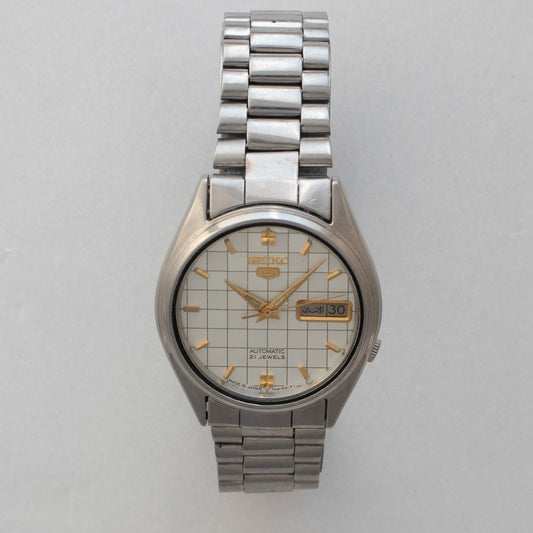 Vintage Seiko 5 7019-6081 automatic wristwatch front view