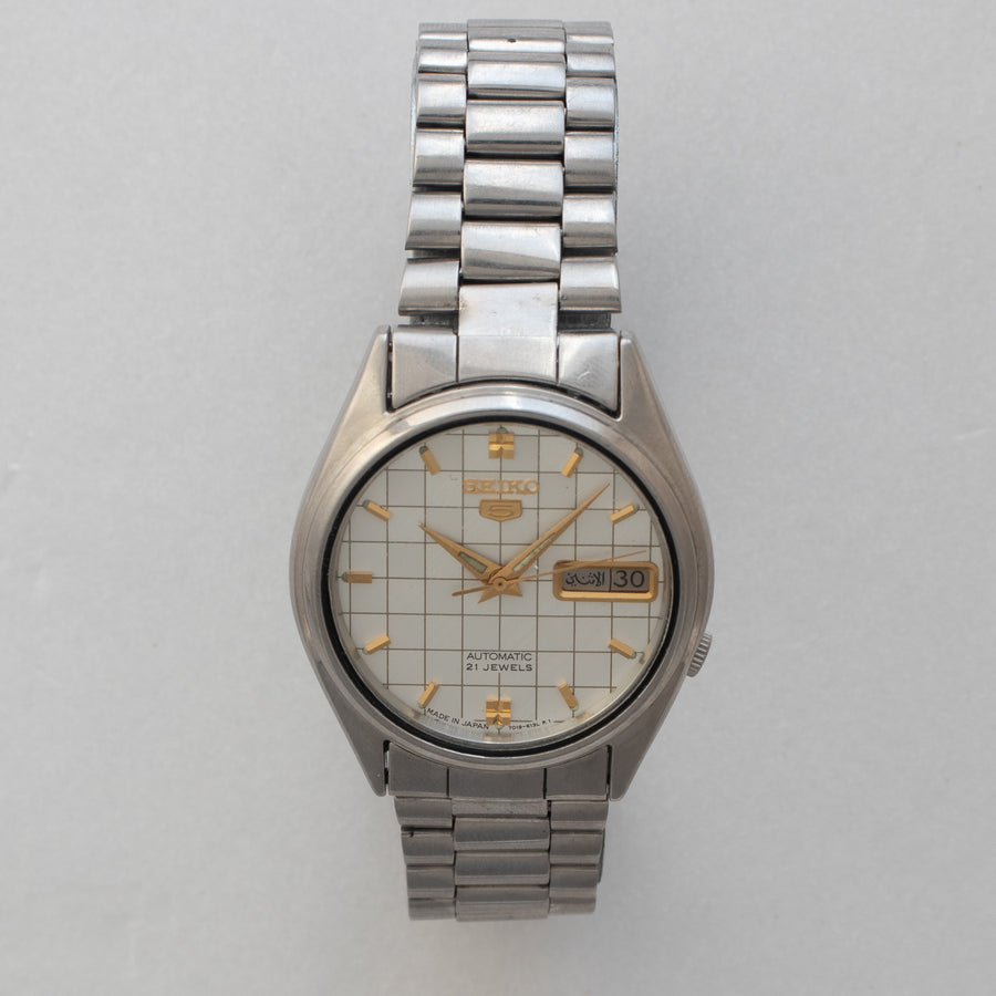 Vintage Seiko 5 7019-6081 automatic wristwatch front view
