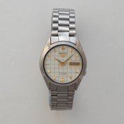 Vintage Seiko 5 7019-6081 automatic wristwatch alternate front view