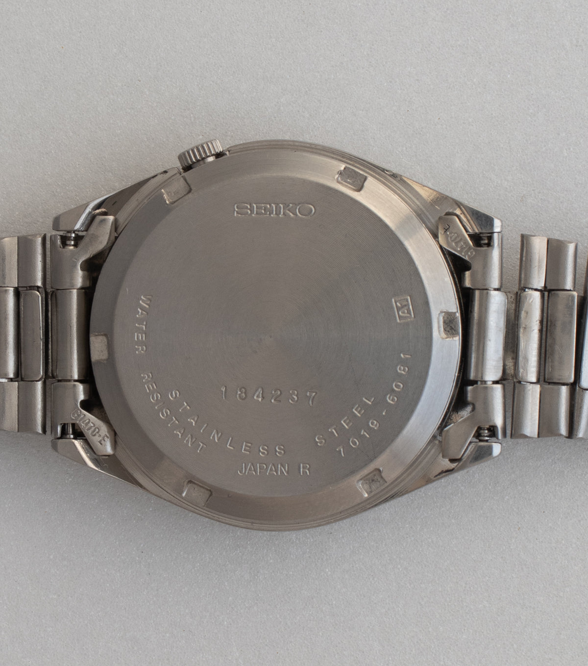 Vintage Seiko 5 7019-6081 caseback detail