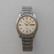 Front view of Vintage Seiko 5 7009-4040 Automatic White Dial Watch