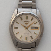 Additional front view of Vintage Seiko 5 7009-4040 Automatic White Dial Watch