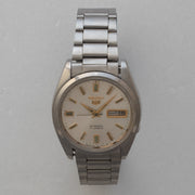 Dial close-up of Vintage Seiko 5 7009-4040 Automatic White Dial Watch