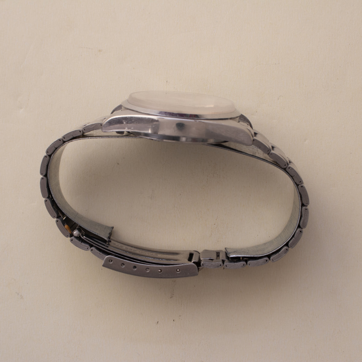 Vintage Seiko 5 7009-4040 opposite-side case profile