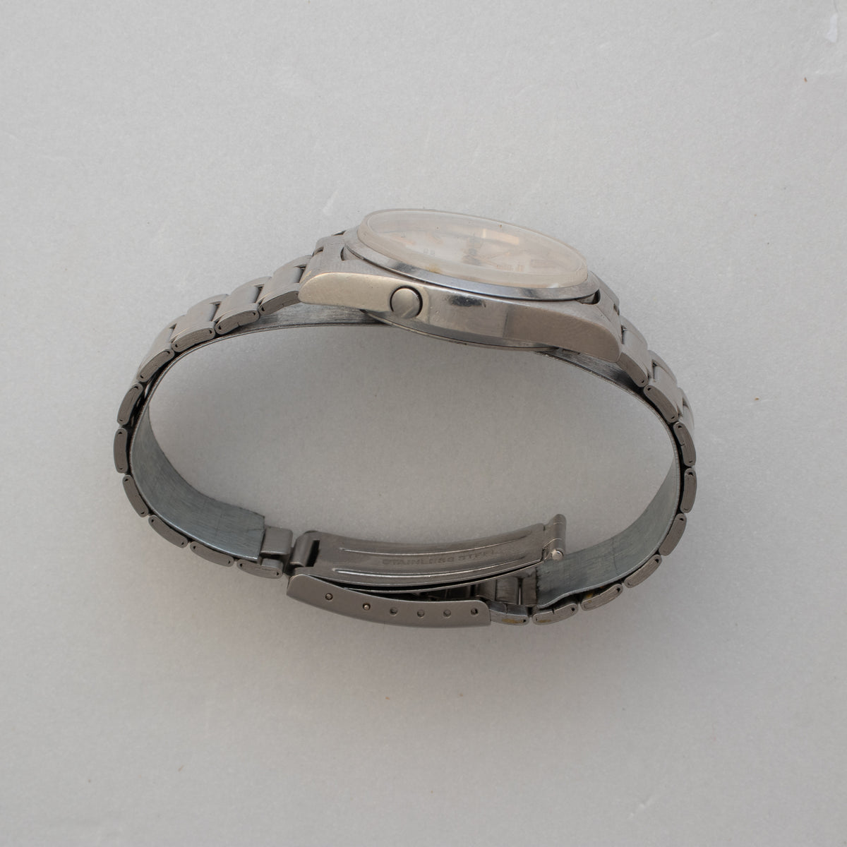 Vintage Seiko 5 7009-4040 crown-side angled profile
