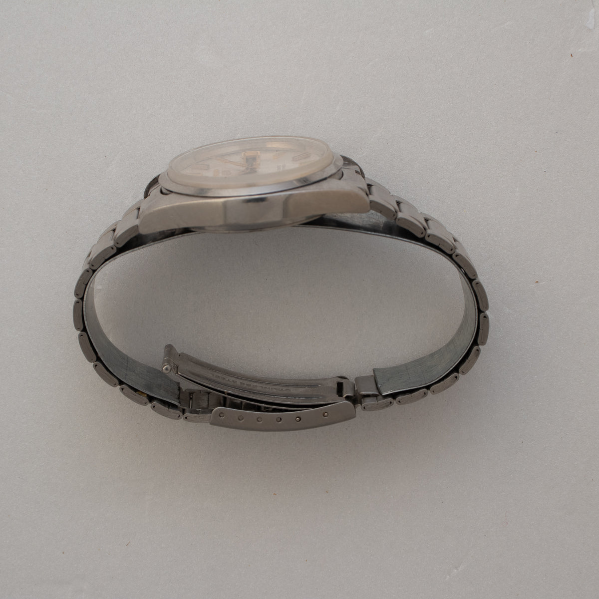 Vintage Seiko 5 7009-4040 opposite-side angled profile