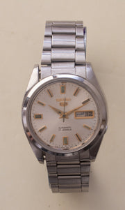 Additional angle of Vintage Seiko 5 7009-4040 Automatic White Dial Watch