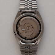 Automatic movement overview of Vintage Seiko 5 7009-3181 Automatic Eastern Arabic Numeral Watch