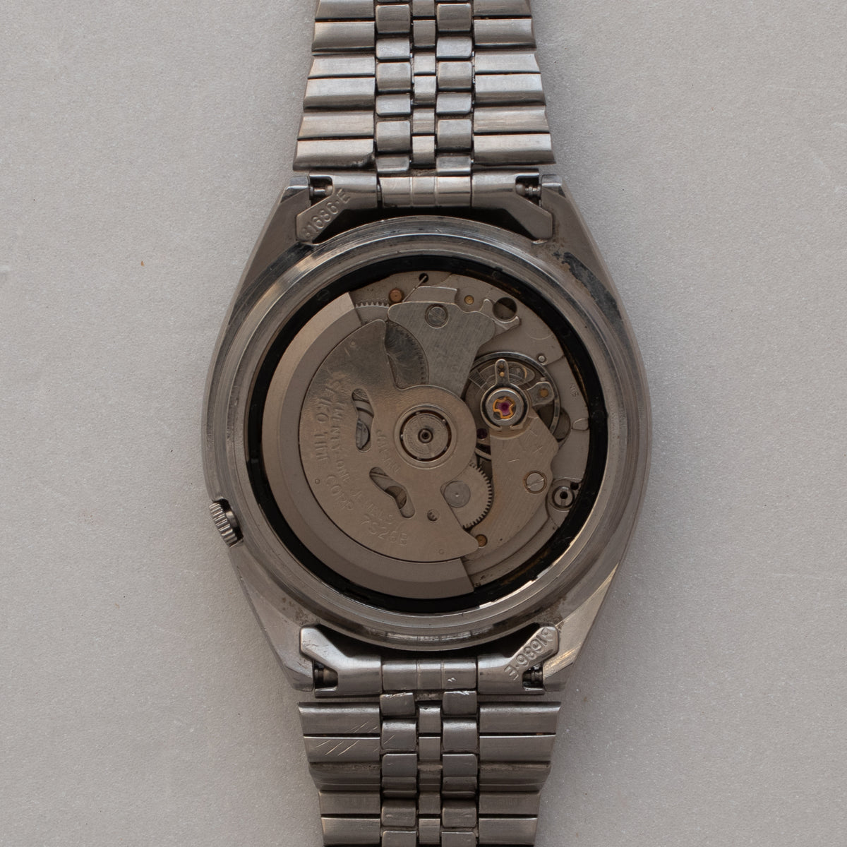 Vintage Seiko 5 7009 automatic movement alternate view