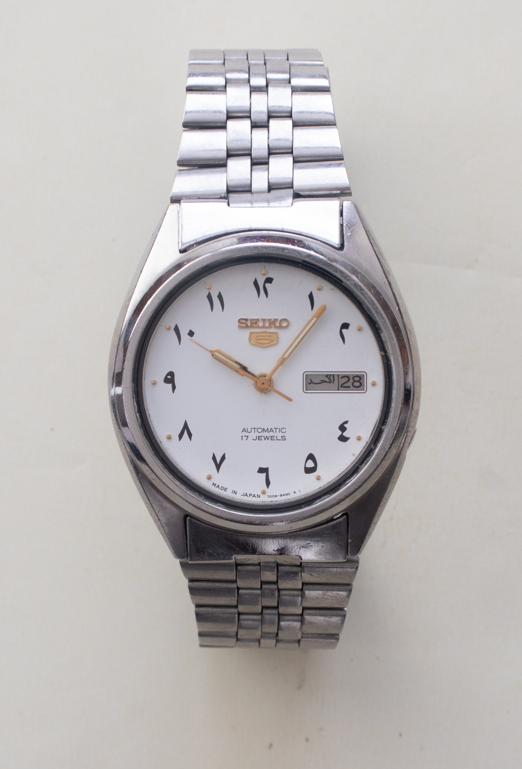 Additional angle of Vintage Seiko 5 7009-3181 Automatic Eastern Arabic Numeral Watch