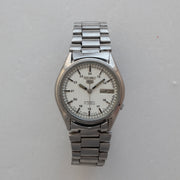 Front view of Vintage Seiko 5 7009-6001 Automatic White 24-Hour Dial Watch