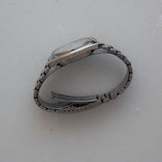 Bracelet and side view of Vintage Seiko 5 7009-6001 Automatic White 24-Hour Dial Watch