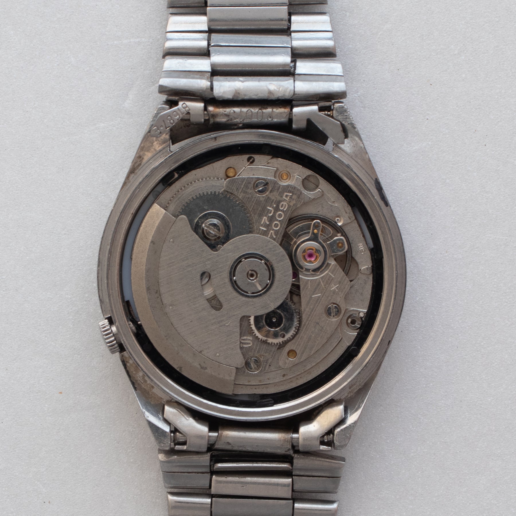 Automatic movement of Vintage Seiko 5 7009-6001 Automatic White 24-Hour Dial Watch
