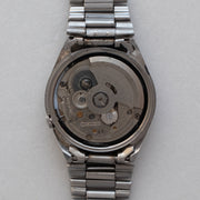 Automatic movement detail of Vintage Seiko 5 7009-6001 Automatic White 24-Hour Dial Watch