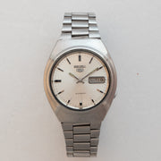 Front view of Vintage Seiko 5 7009-8760 Automatic Silver Pinstripe Dial Watch