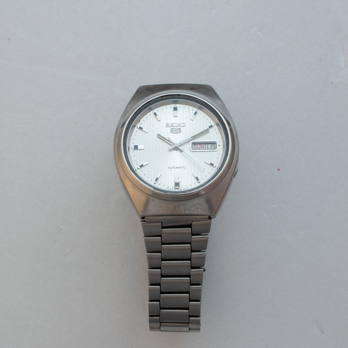 Vintage Seiko 5 7009-8760 wristwatch front view