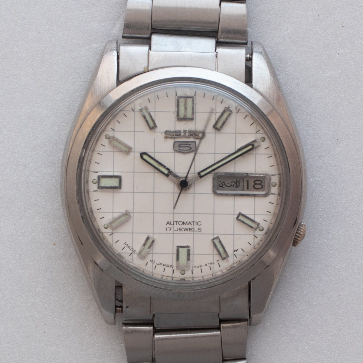 Vintage Seiko 5 7009-876J wristwatch front view