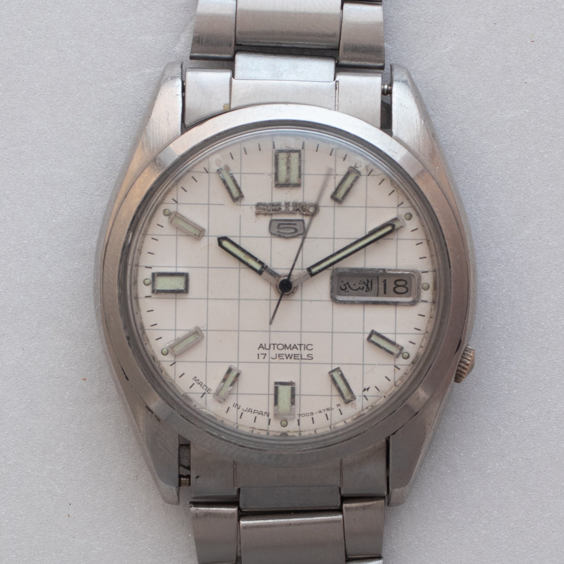 Dial close-up of Vintage Seiko 5 7009-876J Automatic White Checkerboard Dial Watch