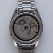 Automatic movement detail of Vintage Seiko 5 7009-876J Automatic White Checkerboard Dial Watch