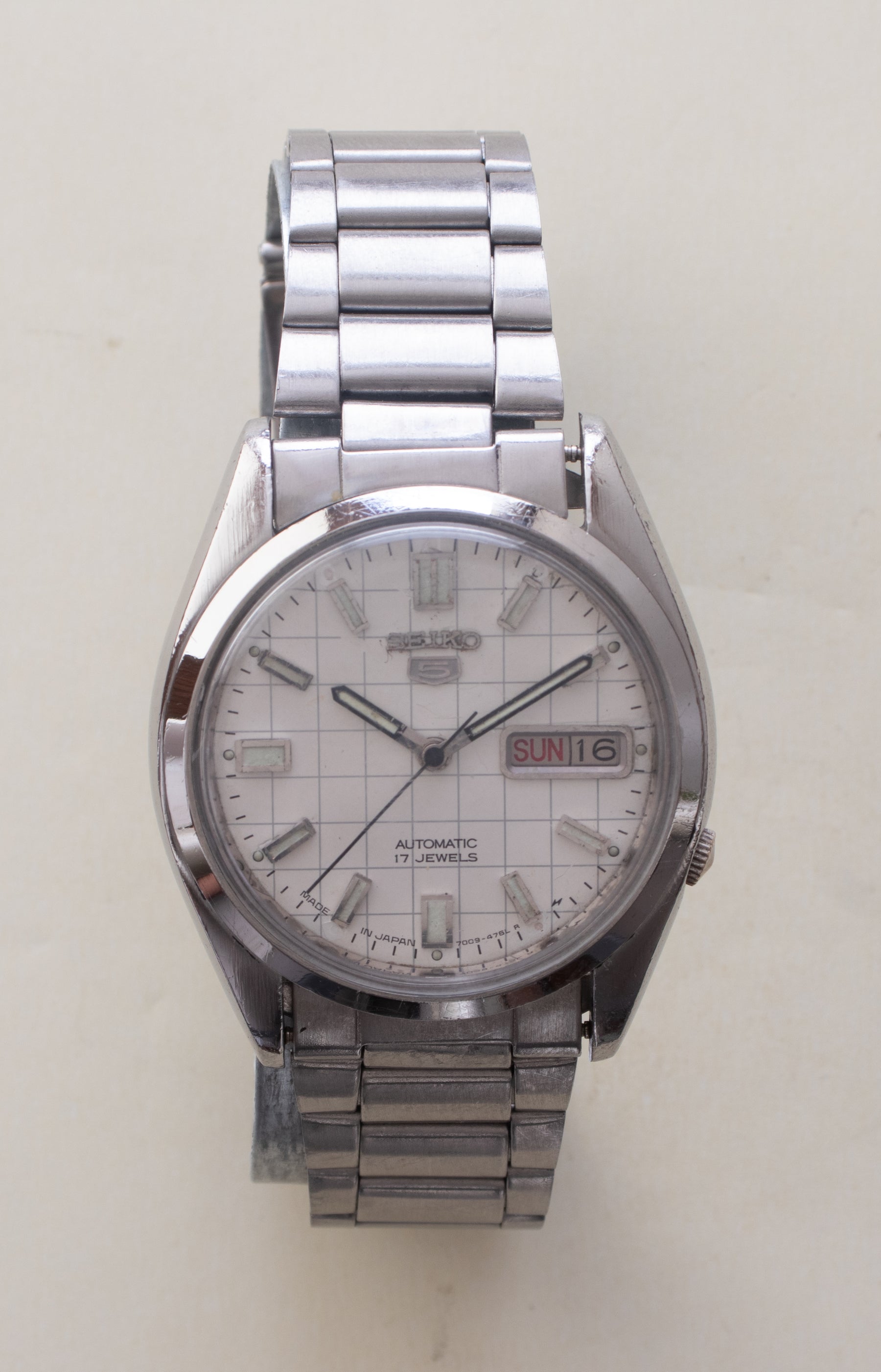 Additional angle of Vintage Seiko 5 7009-876J Automatic White Checkerboard Dial Watch
