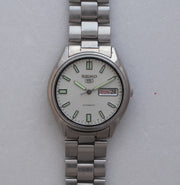 Dial close-up of Vintage Seiko 5 6309-7320 Automatic White Dial Watch