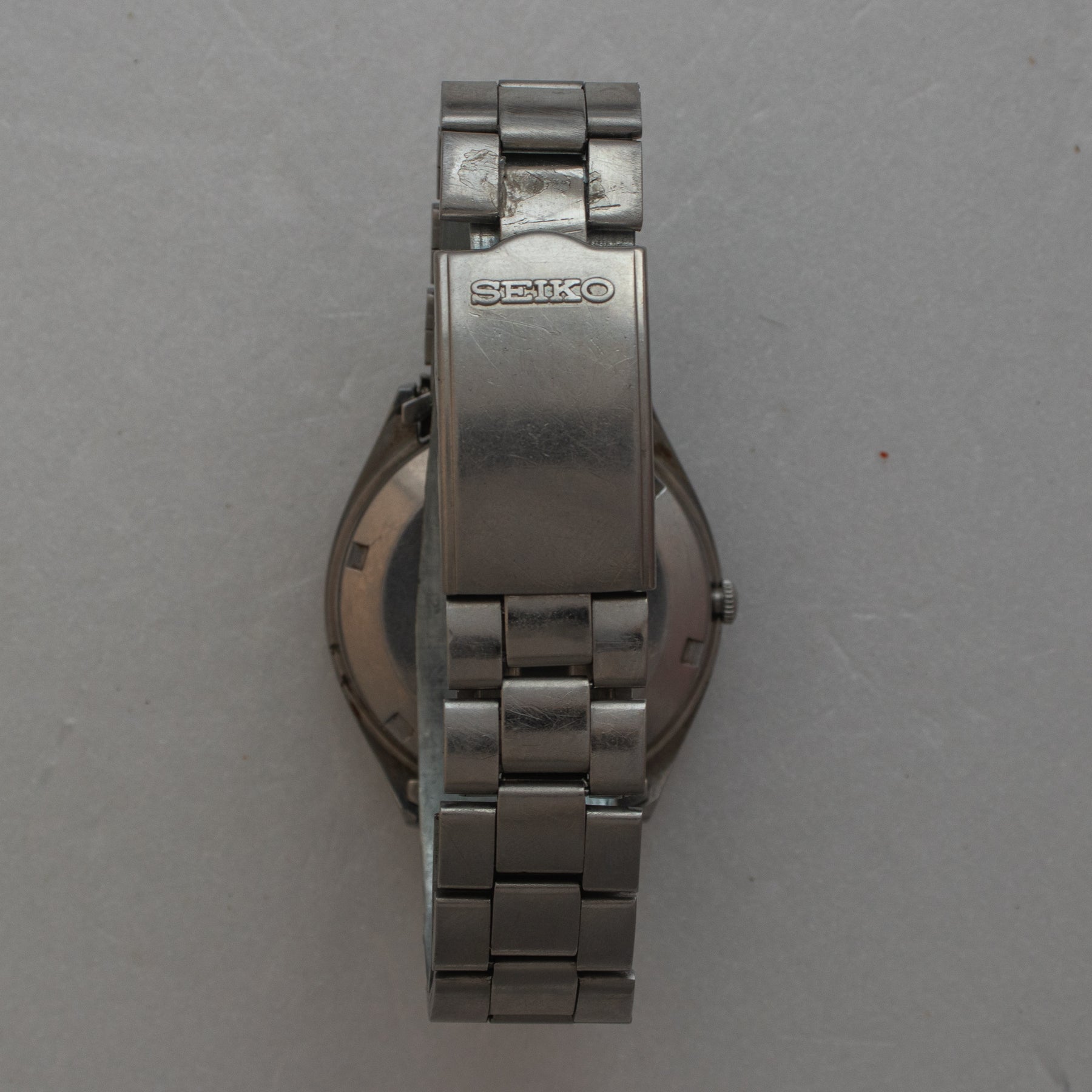 Clasp and rear view of Vintage Seiko 5 6309-7320 Automatic White Dial Watch