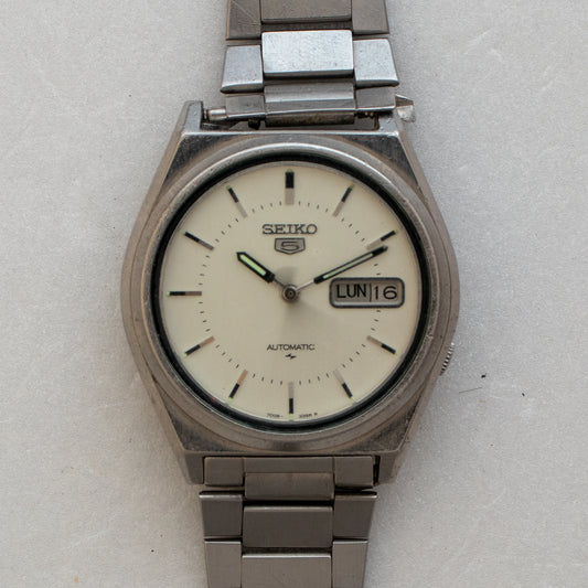 Vintage Seiko 5 7009-8760 wristwatch front view