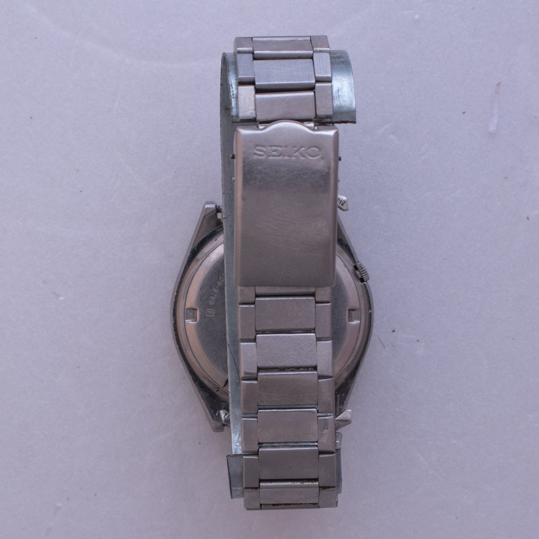 Clasp and rear view of Vintage Seiko 5 7009-8760 Automatic White Dial Octagonal Case Watch