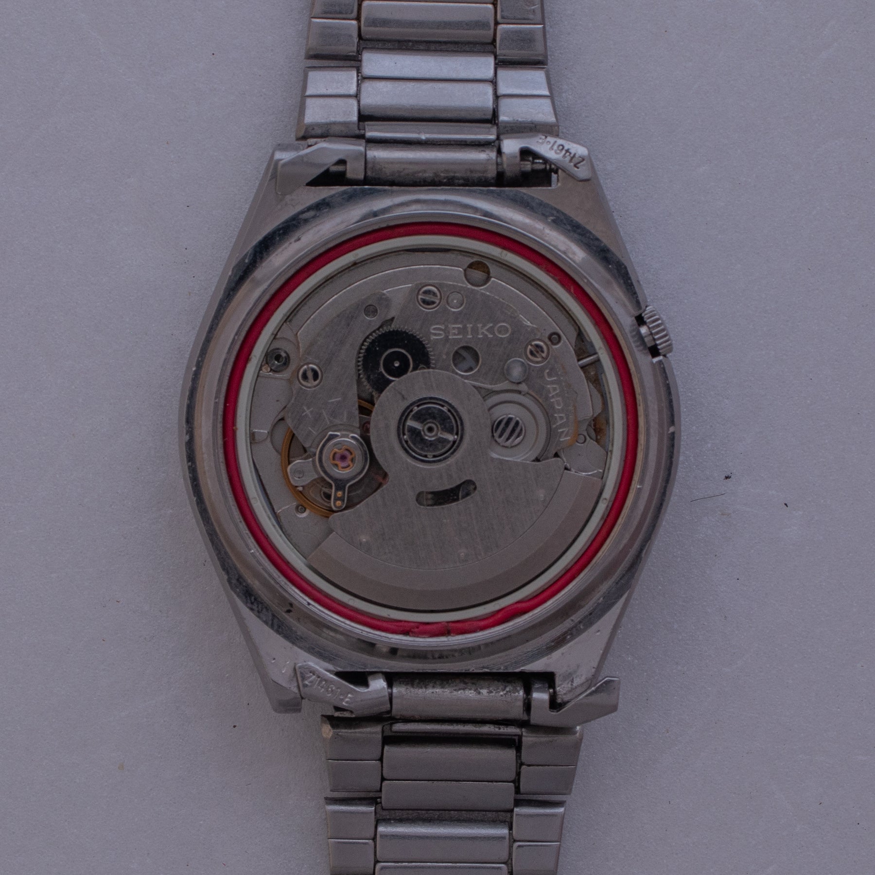 Automatic movement of Vintage Seiko 5 7009-8760 Automatic White Dial Octagonal Case Watch