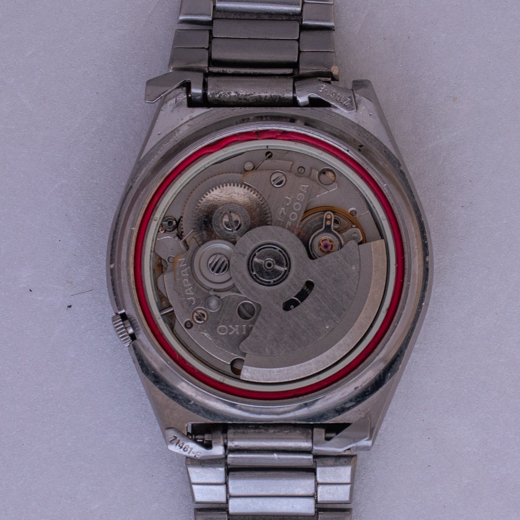 Automatic movement detail of Vintage Seiko 5 7009-8760 Automatic White Dial Octagonal Case Watch