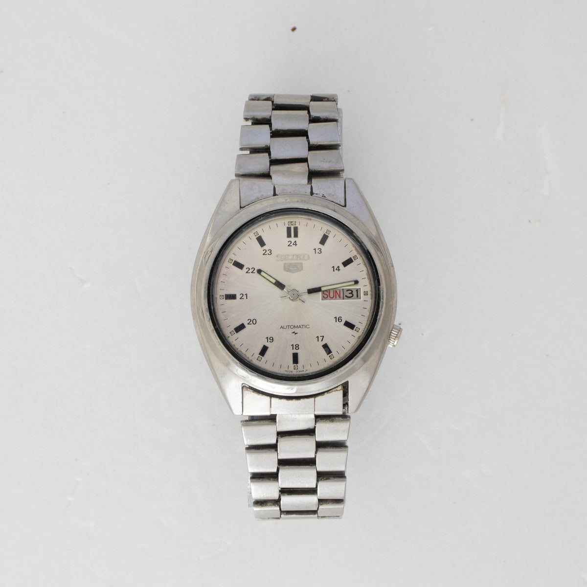 Vintage Seiko 5 7009-4040 wristwatch additional front view