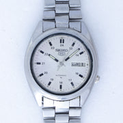 Dial close-up of Vintage Seiko 5 7009-4040 Automatic Silver 24-Hour Dial Watch