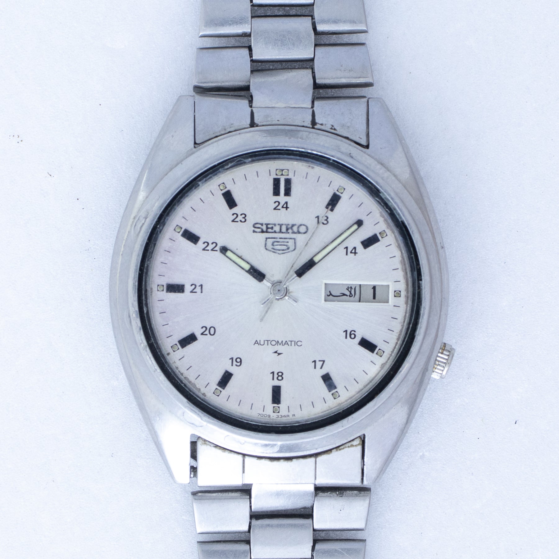 Dial close-up of Vintage Seiko 5 7009-4040 Automatic Silver 24-Hour Dial Watch
