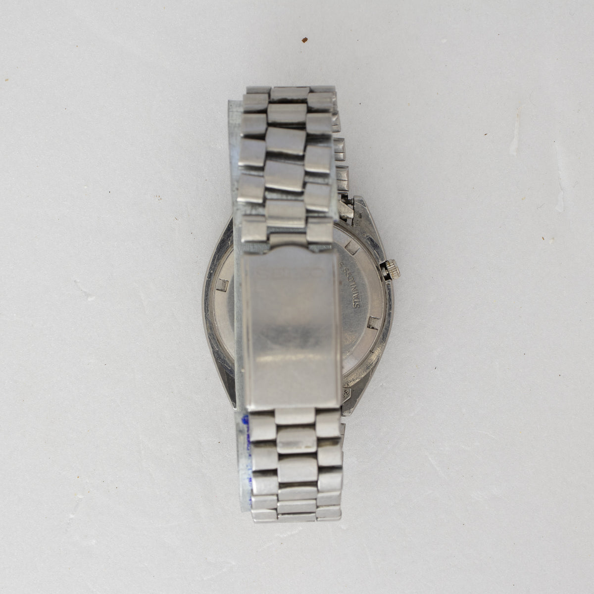 Vintage Seiko 5 7009-4040 wristwatch case side view
