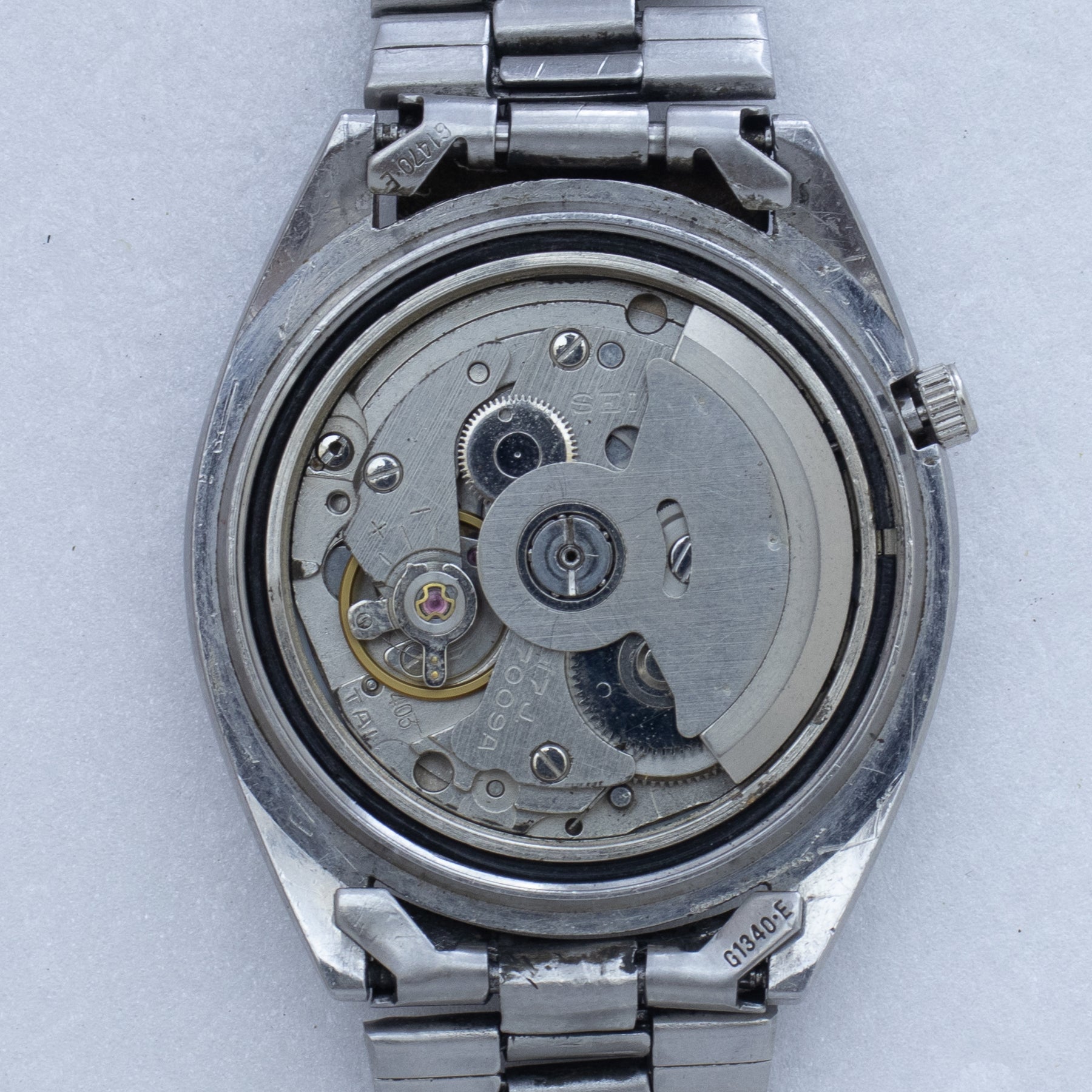 Automatic movement detail of Vintage Seiko 5 7009-4040 Automatic Silver 24-Hour Dial Watch