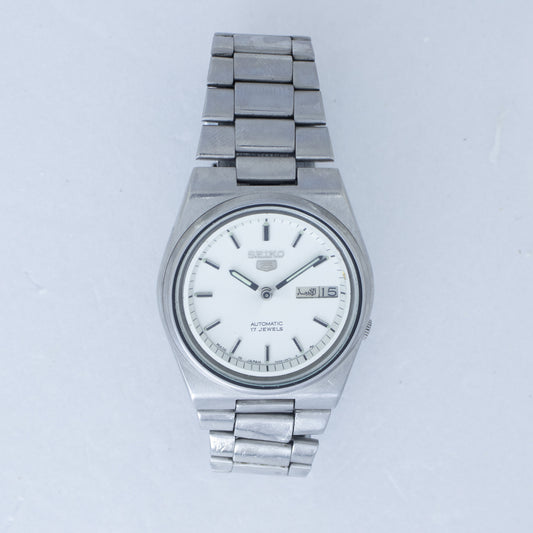 Vintage Seiko 5 7009-816J wristwatch front view