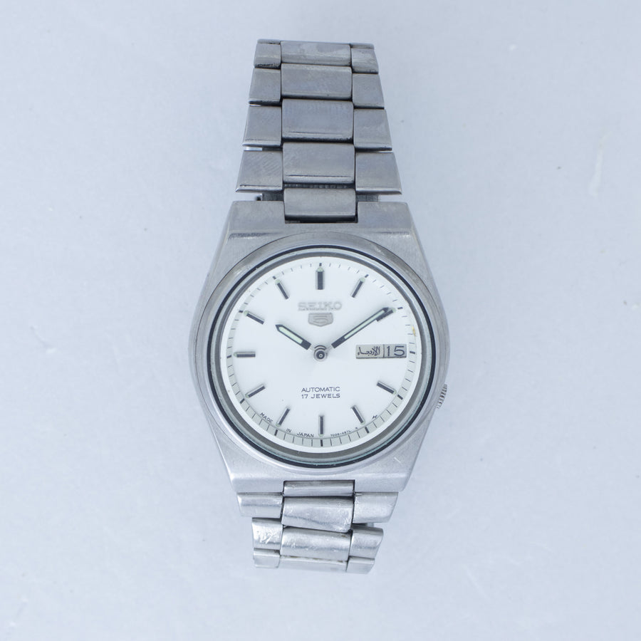 Vintage Seiko 5 7009-816J wristwatch front view